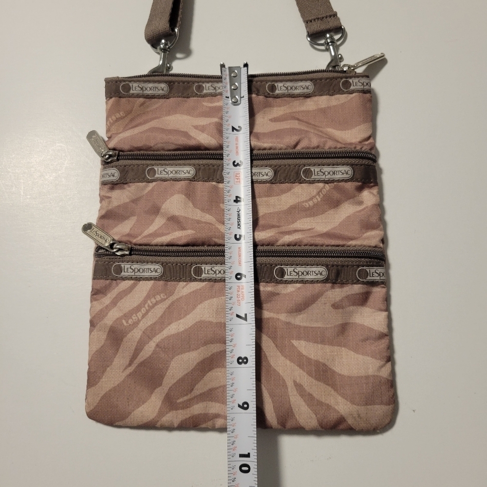 Lesportsac crossbody bag. - Picture 10 of 12